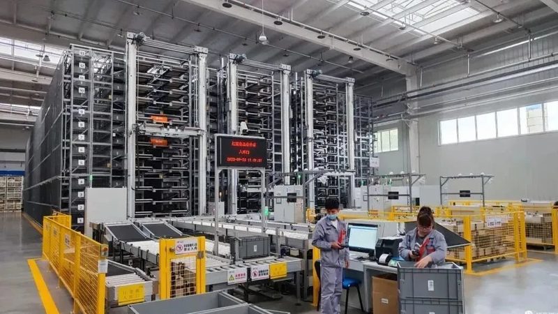 塑料托盘叉车操作人员须知：安全与效率并行